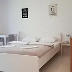 بيت ضيافة W Chmurach كارباش